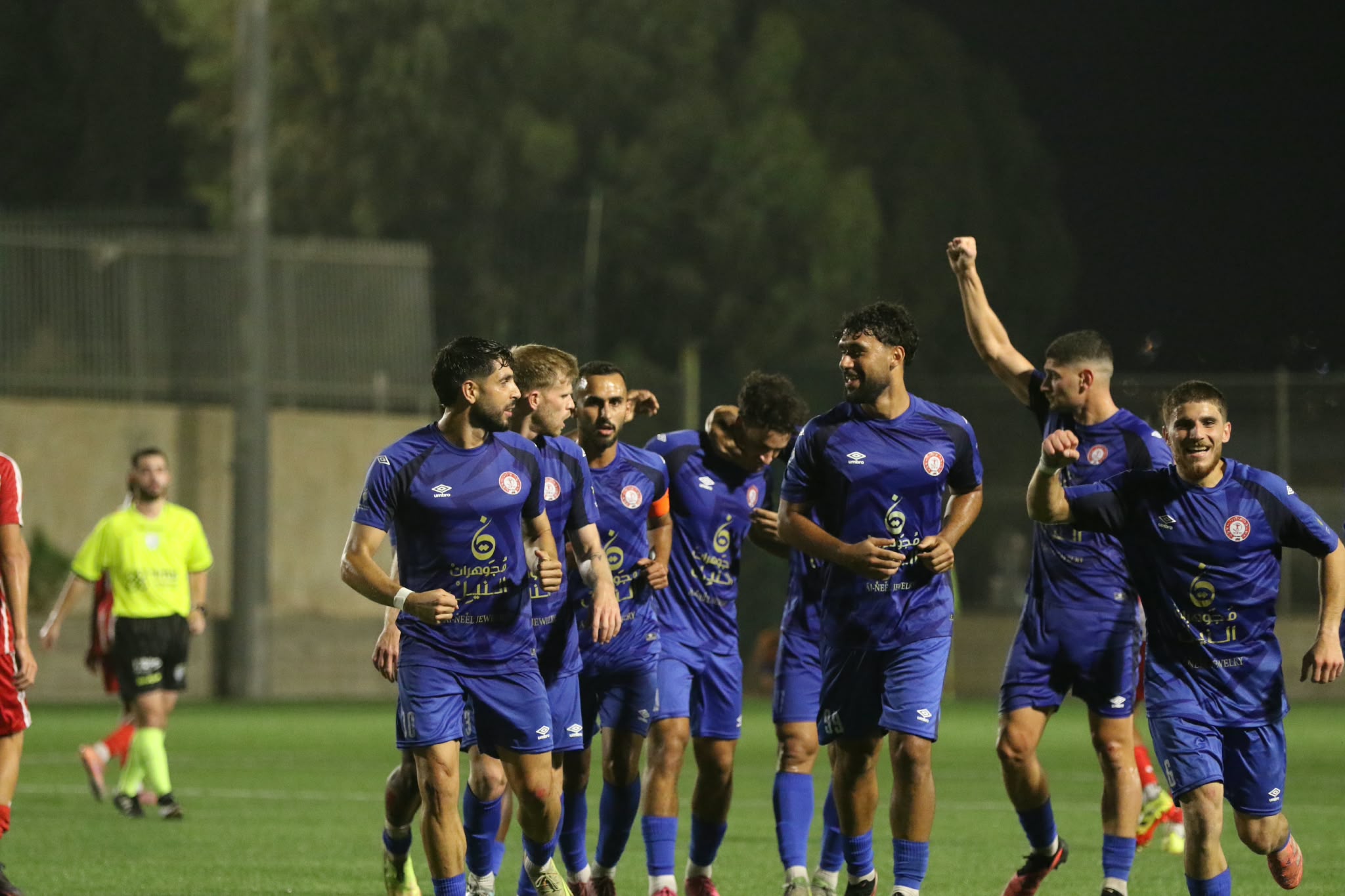 שחקני באקה אל גרבייה חוגגים את הניצחון (וואסים מוואסי)